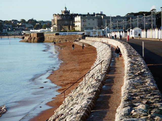 A level footpath next to the beach